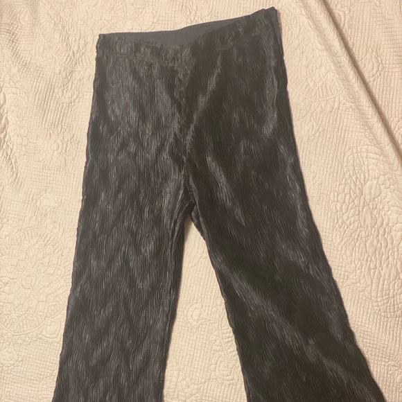 Ganni Pleated Flare Leg Satin Crop Pants - Picture 5 of 6